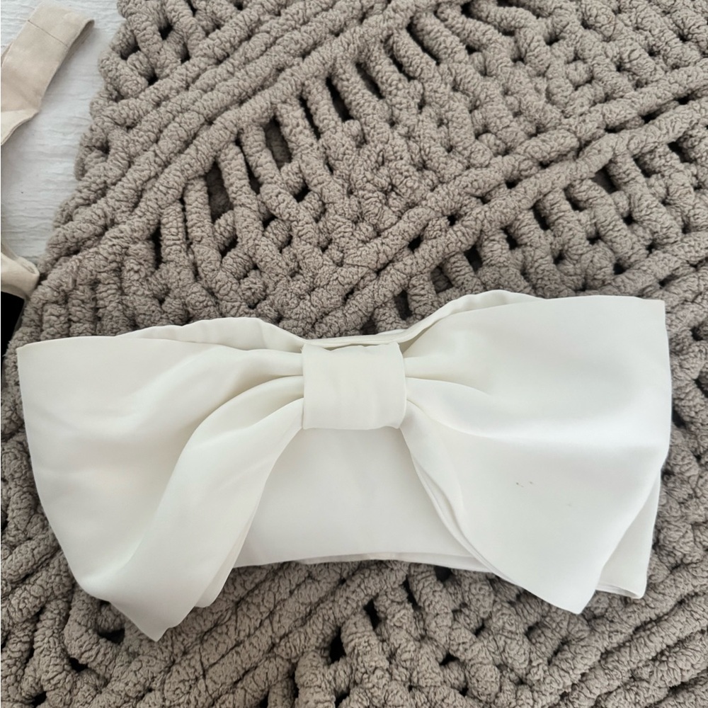 Medium meshki bow crop top